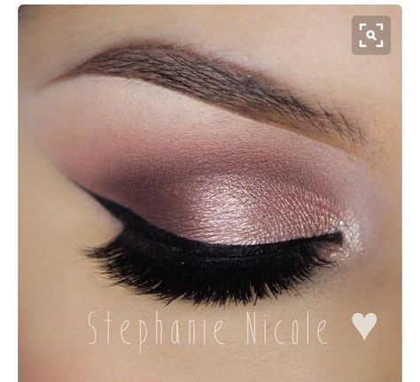 Pink smoky eye for wedding Makeup Party Night, Rosa Make-up, Wedding Hairstyles And Makeup, Smokey Eyeshadow, Smokey Eye For Brown Eyes, Eye Details, Beauty Make-up, Makijaż Smokey Eye, Pink Eyeshadow