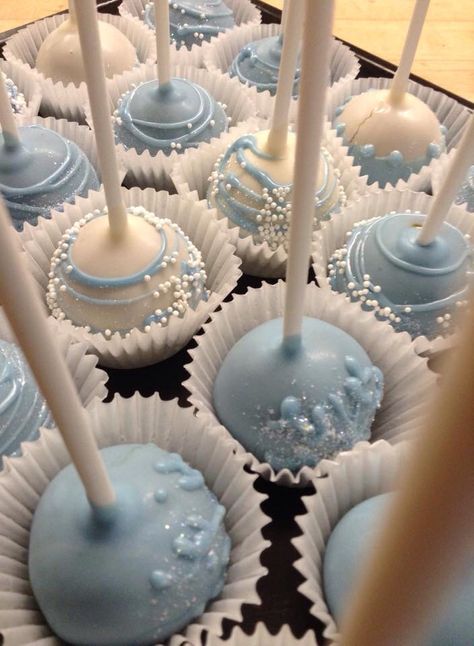 Cake Pops Dusty Blue, Blue Party Snack Ideas, Blue Themed Dessert Table, Blue Themed Party Ideas, Quince Blue Cake, Blue Themed Desserts, Light Blue Cookies, Mamma Mia Party Desserts, Blue Cake Pops Birthday