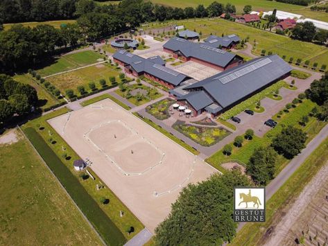 Gestüt Brune Offers Best in Class Facilities & Care - STABLE STYLE Equestrian Property Layout, Horse Property Ideas, Fancy Horse Barns, Stable Aesthetic, Luxury Horse Stables, Horse Stables Design, Equine Stables, Dream Barn Stables, Modern Equestrian