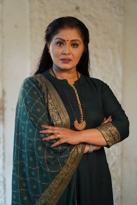 Sudha Chandran, Radhika Apte, Romantic Drama Film, Black Comedy, It Movie Cast, Beautiful Women Over 40, Good Movies To Watch, Manish, Bollywood News