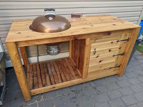 I built a Weber Kettle BBQ table - Imgur Weber Grill Cart, Weber Grill Table Diy, Weber Grill Table, Kettle Bbq, Bbq Stand, Weber Kettle, Grill Stand, Grill Cart, Outdoor Grill Station