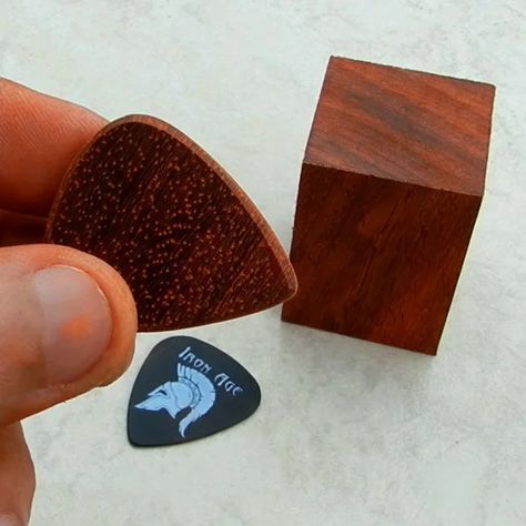 Guitar Picks Crafts, 90s Guitar, Guitar Picks Diy, Electric Guitar Aesthetic, Cool Guitar Picks, Homemade Carnival Games, Wood Guitar Pick, Aesthetic Guitar, Guitar Jewelry