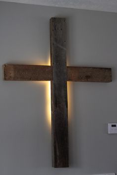 Diy Crucifix Ideas, Connie Aesthetic, Wood Crosses Ideas, Wood Wall Cross, Prayer Garden, Rustic Cross, Barn Wood Projects, Wooden Crosses, Old Barn Wood