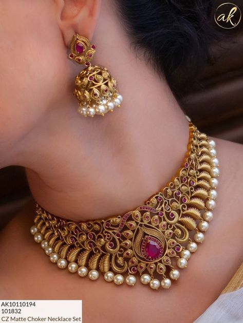 Chocker Gold Neckless, Hindi Jewelry, Accordion Skirts, Chocker Neckless, New Necklace Designs, Wedding Jewelry Sets Bridal Jewellery, Neck Pieces Jewelry, Inexpensive Jewelry, Antique Necklaces Design