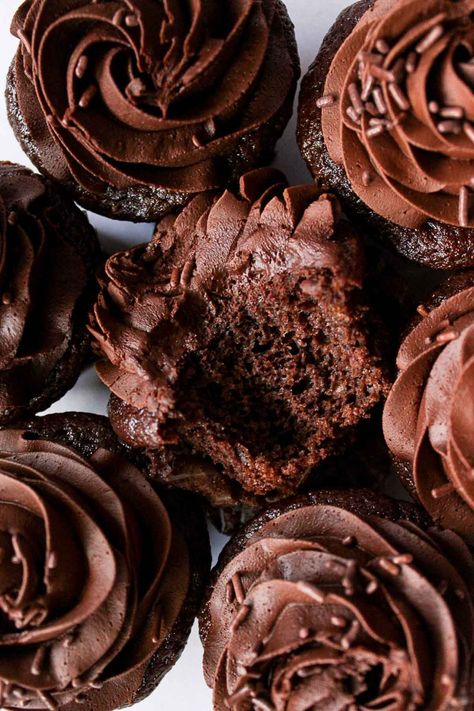 Chocolate Fudge Cupcakes - Sweets by Elise Chocolate Fudge Muffins, Chocolate Fudge Buttercream Frosting, Fudge Brownie Cupcakes, Rich Chocolate Cupcakes, Dense Chocolate Cupcakes, Chocolate Fudge Cupcakes, Bakery Chocolate Chip Cookies, Whipped Ganache, Moist Cupcakes