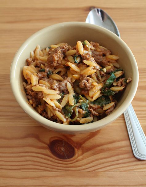 Cheesy Beef Orzo Recipe - http://www.thisbirdsday.com/cheesy-beef-orzo-recipe/ #Recipe Beef Orzo, Cheesy Orzo, Simple Dinner Ideas, Orzo Recipe, How To Cook Orzo, Orzo Recipes, Easy Dessert Recipes, Cheesy Pasta, Simple Dinner