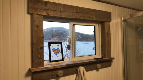 Reclaimed Wood Trim Ideas, Pallet Wood Window Trim, Wooden Window Frame Ideas, Cabin Window Trim, Rustic Window Trim, Wood Framed Windows, Adele House, Window Trim Ideas Interior, Rustic Windows