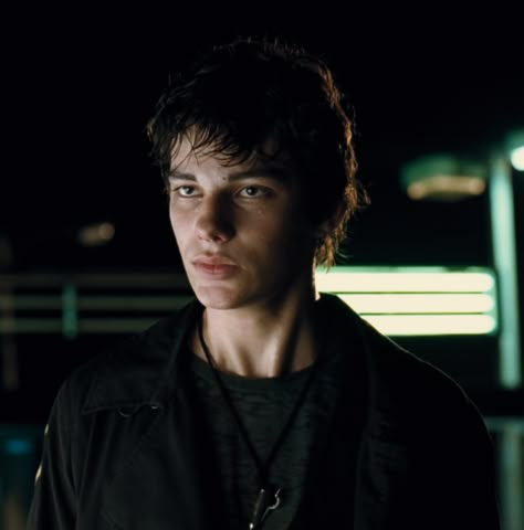 Sally Face Haircut, Devon Bostick Rodrick, Devon Bostick Icon, Devin Bostick, Hot Emo Guy, Rodrick Heffley, Devon Bostick, Romantic Photoshoot, Wimpy Kid