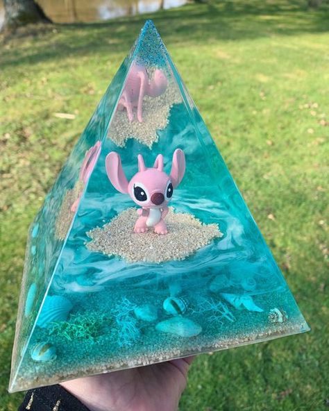 Resin Pyramid Ideas, Resin Pyramid, Epoxy Resin Crafts, Resin Jewellery, Resin Projects, Girly Stuff, Pokemon Art, Drawing Inspo, Resin Jewelry