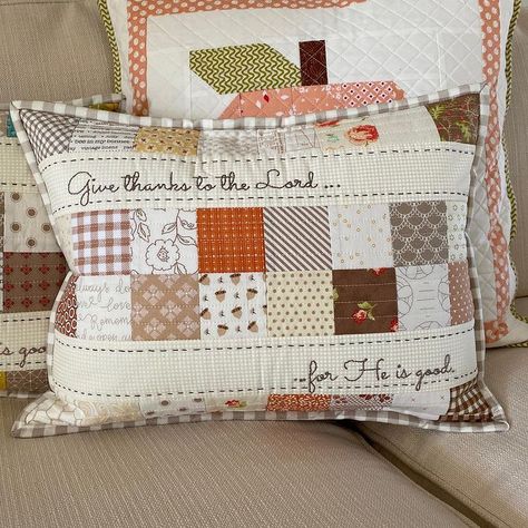 I made two different Thanksgiving pillows using the Merry and Bright Pattern by @amysinibaldi. (One for a sweet friend and one for me).… | Instagram Friendship Pillow Ideas, Small Pillows Ideas, Quilted Pillows Decorative Pillows, Quilt Pillows Ideas, Patchwork Pillows Ideas, Quilt Pillow Pattern, Quilting Pillows, Quilt Hearts, Prayer Pillow