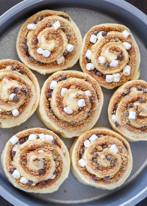 Cinnamon Rolls Homemade Flavors, Different Cinnamon Rolls, Summer Cinnamon Rolls, S’mores Baked Goods, Smores Chocolate Rolls, Loaded Cinnamon Rolls, Fun Cinnamon Rolls, Hot Cocoa Cinnamon Rolls, Smores Cinnamon Rolls Recipe