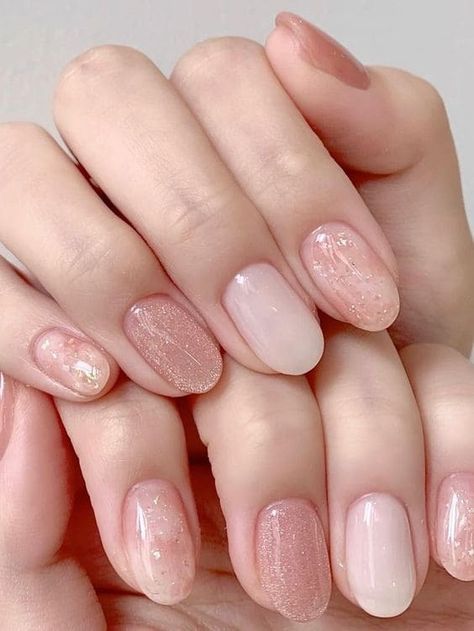 subtle glitter accent Korean Nail Art Glitter, Simple Ombre Nails Short, Minimalist Korean Nails, Korean Short Nails Design, K Beauty Nails, Simple Nail Designs Short Nails Neutral, Nude Short Nail Designs, Short Nail Designs Wedding, Ombre Nails Korean