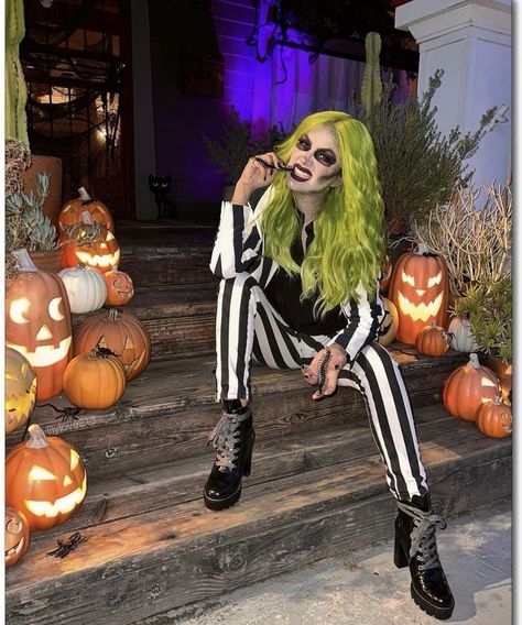 Halloween Makeup Girl, Beetlejuice Halloween Costume, Halloween Juice, Beetlejuice Costume, Halloweenský Makeup, Fashion Costume Halloween, Beetlejuice Halloween, Halloween Fest, Spooky Costumes