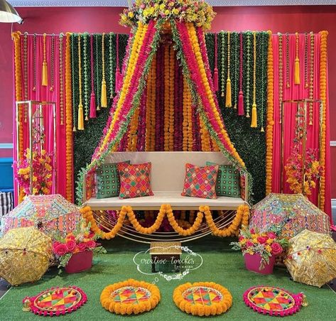 Mehendi Night, Mehendi Decor Ideas, Mehendi Decor, Wedding Decor Photos, Mehndi Ceremony, Desi Wedding Decor, Mehndi Decor, Wedding Stage Decorations, Desi Wedding