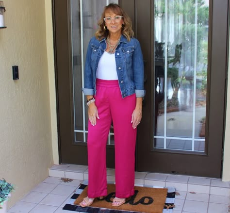 Magenta Wide Leg Pants Outfit, How To Style Pink Wide Leg Pants, Fuschia Wide Leg Pants Outfit, Work Outfits With Pink Pants, Pink Pant Work Outfit, Hot Pink Slacks Outfit Work, Hot Pink Linen Pants Outfit, Fuschia Pants Outfit Work, How To Style Hot Pink Pants