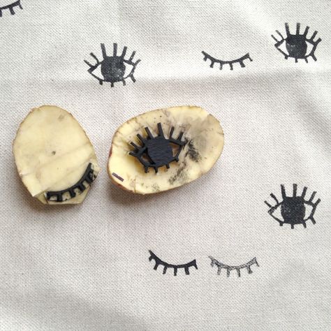 Potato Printing Art, Potato Stamps For Kids, Diy Stamps Homemade, Potato Stamp Art, Potato Printing, Homemade Stamps, Potato Stamp, Potato Print, Diy Pillow Covers