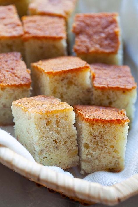 Banana cake recipe with bananas, butter, flour, sugar and eggs. Best Banana Cake Recipe, Best Banana Cake, Moist Banana Cake, Banana Cake Recipe Easy, Kek Lapis, Rasa Malaysia, Banana Cake Recipe, Square Cake Pans, Baked Banana