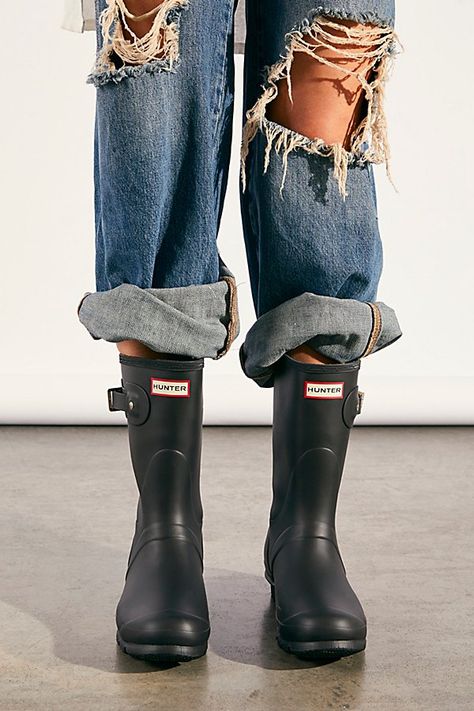 Short Hunter Boots Outfit, Short Rain Boots Outfit, Hunter Rain Boots Outfit, Hunter Short Boots, Rainboots Outfit, Hunter Boots Short, Rain Boot Outfit, Hunter Short, Hunter Boots Outfit