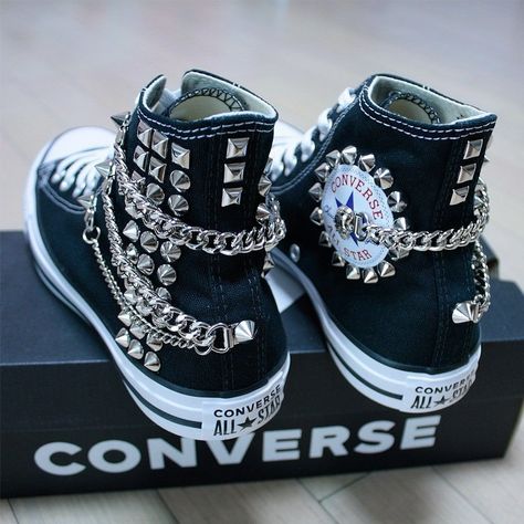 Need Studded Converse, Cute Converse Shoes, Diy Skulls, Cute Converse, Converse Star, Pretty Shoes Sneakers, Custom Boots, Converse Black, Converse Sneakers