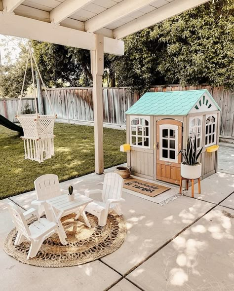 Cute Playhouse, Playhouses For Kids, Outdoor Playhouses, Backyard Shop, Kids Backyard Playground, Backyard Kids, Play Area Backyard, Backyard Kids Play Area, Outdoor Play Area