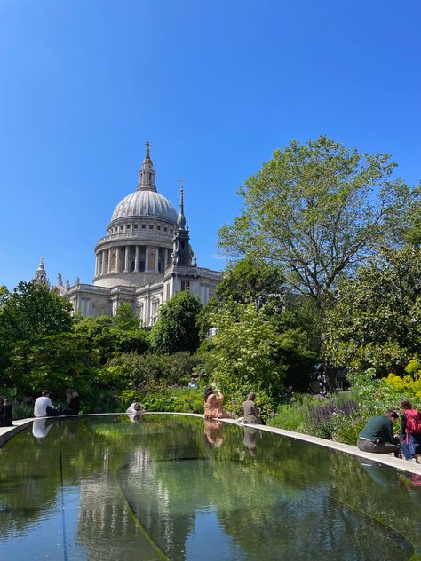 london / city aesthetic / building aesthetic / travel aesthetic / summer aesthetic / reflection garden London City Aesthetic, Walking Aesthetic, Aesthetic Building, Building Aesthetic, Aesthetic Travel, Aesthetic Summer, City Aesthetic, Window Seat, London City