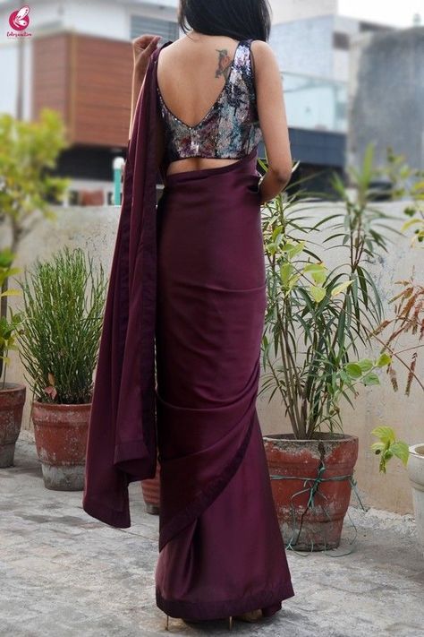 Wine Satin Saree, Saree Blouse Styles, Saree Wearing Styles, Sarees For Girls, Indian Sari Dress, Saree Blouse Neck Designs, Sari Blouse Designs, Indian Saree Blouses Designs, Saree Blouse Patterns