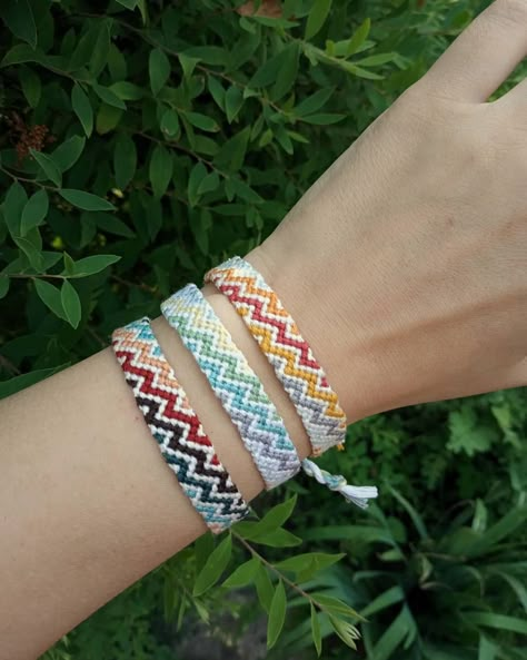 Sting Bracelets, Chevron Bracelets, Freindship Bracelets, Friend Ship Bracelets, Vsco Bracelets, Brazilian Bracelet, Bracelet Patterns Easy, Friendship Bracelet Ideas, Make The Friendship Bracelets