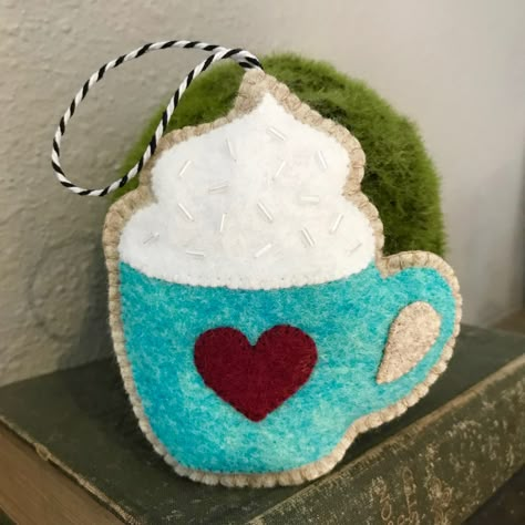 Felt Tea Cup, Felt Coffee Cup, Wine Oclock, Candy Decorations Diy, Diy Felt Christmas Ornaments, Felt Keychain, Felt Ornaments Patterns, Felt Crafts Christmas, Felt Crafts Diy