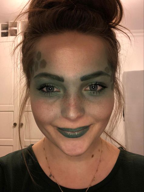 Turtle Makeup Halloween, Dinosaur Make Up Women, Homemade Turtle Costume, Finding Nemo Makeup Ideas, Diy Sea Turtle Costume, Turtle Makeup Ideas, Ninja Turtle Makeup Women, Sea Turtle Makeup, Turtle Costume Women