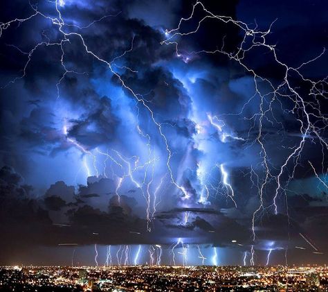 Wow....Awesome! Lighting And Thunder, Catatumbo Lightning, Storm Wallpaper, Photography Random, Usa Government, Lightning Storms, Bawah Air, Flower Cottage, Embroidery Wall Art