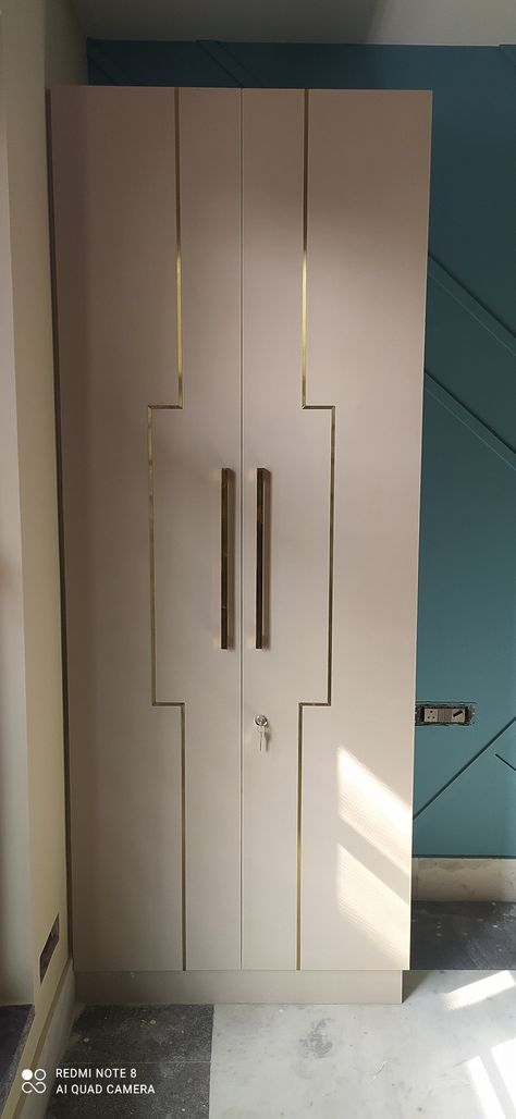 T Patti Design On Wardrobe, Cupboard Sunmica Design, T Patti Sliding Wardrobe Door Design, Almirah Sunmica Designs, Wardrobe Sunmica Design Bedroom, Golden T Patti Wardrobe Door Design, T Patti Wardrobe Door Design, T Patti Door Design, Sunmica Designs Wardrobe