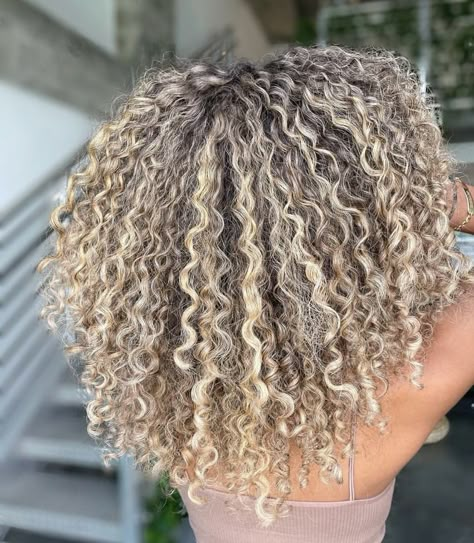 Blonde Hair For Dark Hair, Hair Color Chart Blonde, Blonde Hair Maintenance, Hair For Dark Hair, Before And After Blonde Hair, Hair Trends Blonde, Blonde Hair For Summer, Dye Blonde Hair, Blonde Hair Products