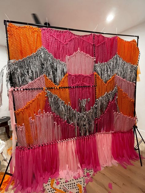 Diy Fringe Backdrop, Wedding Photo Wall, Tablecloth Backdrop, Streamer Wall, Wedding Photo Walls, Diy Streamers, Fringe Wall, Diy Fringe, Streamer Backdrop