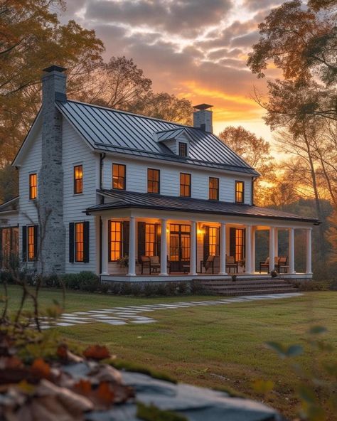 Colonial Renovation, Farmhouse Build, Beautiful Houses Exterior, Big Home, Colonial House Exteriors, Dream Farmhouse, Colonial Farmhouse, Colonial Exterior, Modern Farmhouse Exterior