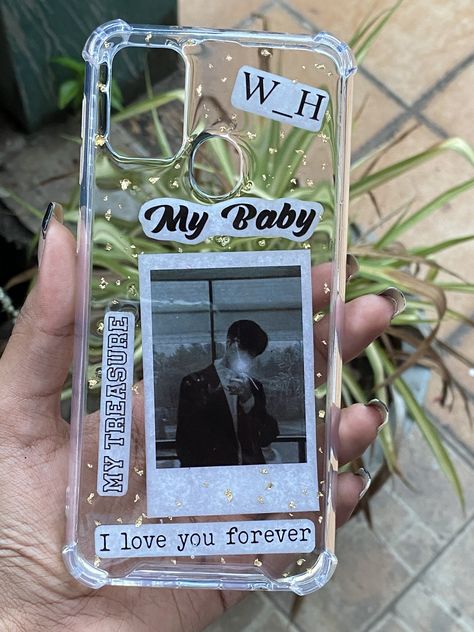 Photo Case Ideas, How To Customize Phone Case, Customised Phone Case Aesthetic, Aesthetic Photo Phone Case, Phone Cases Resin, Resin Back Cover, Kpop Phone Cases Aesthetic, Resin Phone Cover, Resin Art Phone Case