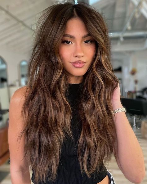 Daniel Mora Ayala hairstyle balayage Colors For Tan Skin, Hair Colors For Tan Skin, What Is Balayage Hair, Hair Color For Tan Skin, The Best Hair Color, Hair Color Mahogany, Best Hair Color, Chestnut Hair Color, Honey Brown Hair