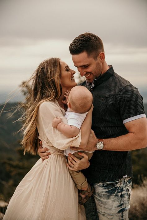 Beautiful Family Photos, Idaho Mountains, Chelsea Baby, J Photo, Baby Family Pictures, First Family Photos, Cute Family Photos, Family Photos With Baby, Perfect Pictures