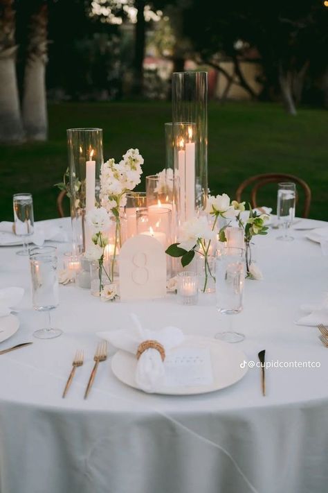 Round Table Centerpieces Wedding, Round Table Centerpieces, Candle Wedding Centerpieces, Dream Wedding Decorations, Flower Centerpieces Wedding, Wedding Table Settings, Wedding Mood Board, Wedding Tablescapes, Wedding Table Centerpieces