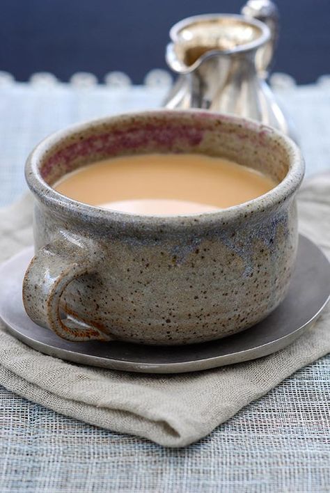 #chai, #winter.    Mix a mug half full of hot whole milk, and half full of black tea. Add ground cardomom, and some sugar to taste. Te Chai, Indian Chai, Chai Tea Recipe, Chai Recipe, Masala Chai, Indian Breakfast, Tea Plates, Chai Tea, A Cup Of Coffee