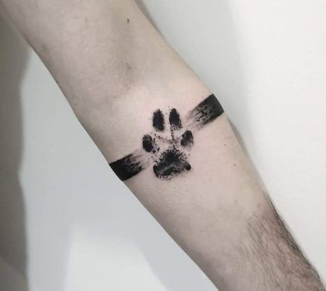 Tattoos Pulseras, Toothless Tattoo, Traditional Mandala Tattoo, Arrow Compass Tattoo, Tattoo Homme, Barcode Tattoo, Pug Tattoo, Moon Phases Tattoo, Pawprint Tattoo