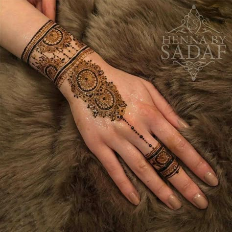 Some great mehendi ideas for the bride &  bridesmaids. From trendy & light to intricate &  full of hidden notes - these are great to help  you get inspired for your own mehndi session! Mehendi Light Designs, Mehndi With Hidden Name, Name Hidden In Mehndi, Mehendi Ideas Back Hand, Light Mehandi Designs, Hidden Name In Mehendi, Light Mehendi Designs For Hands, Light Mehendi Designs, Hidden Name Mehndi Design