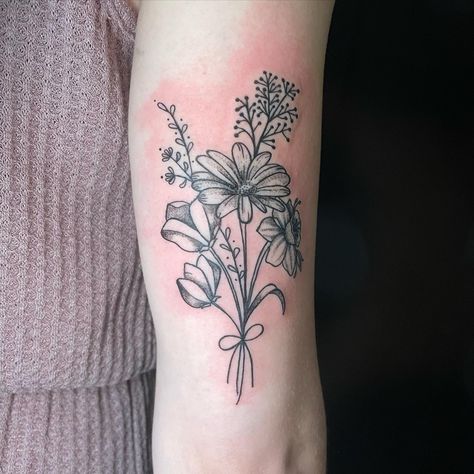 The Smiths Flowers Tattoo, Meaningful Flower Tattoos, Little Bouquet Of Flowers, Bouquet Of Flowers Tattoo, Moms Tattoo, Minimalistic Tattoos, Mama Tried, Bouquet Tattoo, Floral Tattoos