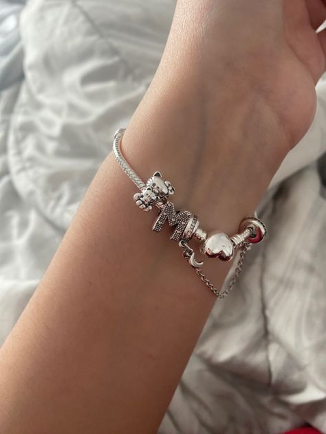 Kids Pandora Bracelet, Pandora Bracelet Styling, Lana Del Rey Pandora Bracelet, Hello Kitty Pandora Charm, Pandora Bracelet With Charms, Charm Bracelet Pandora Ideas, Fake Pandora Bracelet, Hello Kitty Pandora Bracelet, Pandora Bracelet Charms Ideas Silver