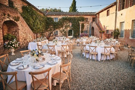 If you are planning a country wedding in Tuscany we are the ideal agency to work with. We plan, design and coordinate your wedding down to the finest detail.  We know many Villa Farms in Tuscany. Here, at Villa Catignano you can host up to 85 sleeps and larger Weddings. If your dream is a wedding in Italy or Tuscany, do not hesitate as 2021 is almost sold out due to the 2020 postponed weddings. Just contact us and we will find the right solution for you! Tuscany Wedding Venue, Bridesmaid Dresses Long Blue, Country Wedding Reception, Italian Wedding Venues, Luxury Weddings Reception, Getting Married In Italy, Wedding Dress Organza, Country Style Wedding, Under The Tuscan Sun