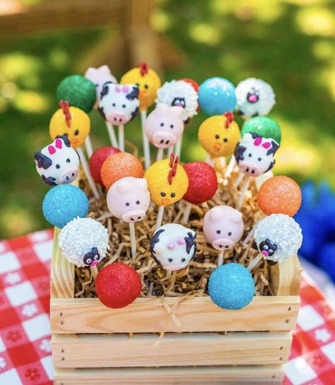 Animal Cake Pops, Farm Animal Cakes, Farm Themed Party, Barnyard Birthday Party, Farm Animal Party, Farm Theme Birthday, Farm Baby Shower, Farm Animals Birthday Party, Farm Themed Birthday Party