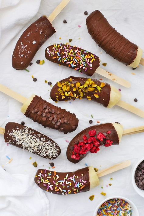 Frozen Chocolate Covered Bananas, Dipped Bananas, Frozen Chocolate Bananas, Strawberries Bouquet, Chocolate Covered Bananas Frozen, Chocolate Dipped Bananas, Banana Dip, Fruity Recipes, Banana Pops