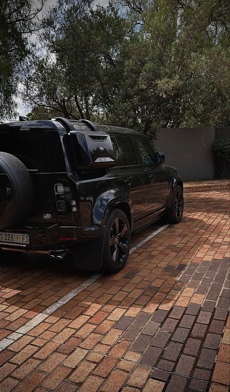 Black Range Rover Defender Rang Rover Defender, Land Rover Defender Aesthetic, Defender Range Rover, Black Land Rover Defender, Black Defender, Black Range Rover, Defender Interior, Range Rover Defender, Range Rover Aesthetic