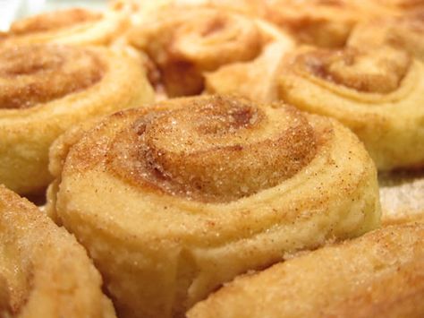 cinnamon twist made from leftover pie crust dough Flaky Cinnamon Rolls, Pie Crust Cinnamon Rolls, Leftover Pie Crust, Cinnamon Twist, Cinnamon Pie, Leftover Pie, Pie Crust Dough, Butter Cinnamon, Cinnamon Twists