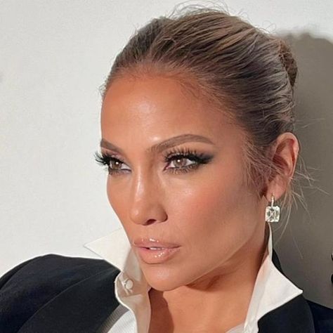 J Lo Makeup, Jennifer Lopez Hair Styles, Jlo Make Up Looks, Jennifer Lopez Makeup Tutorial, Jlo Makeup Looks, Jennifer Lopez Makeup Looks, Jlo Bronze Makeup, J Lo Makeup Glow, Jennifer Lopez No Makeup