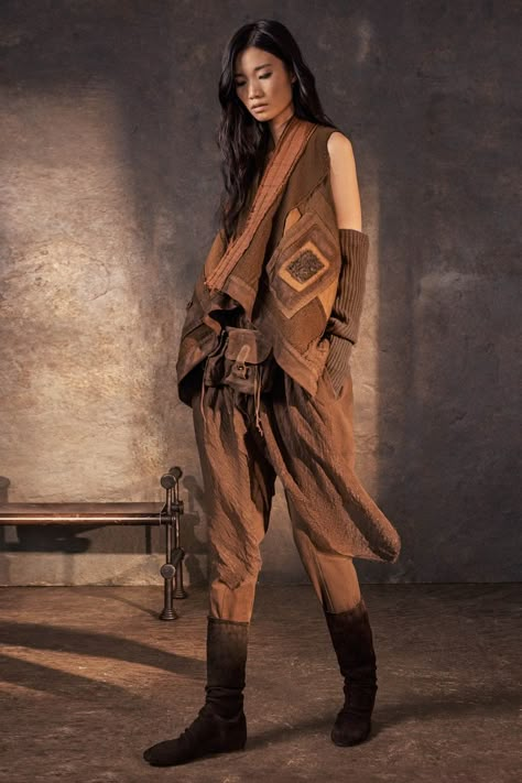 Circle Of The Stars Druid, Solarpunk Outfit, Urban Zen Fashion, Nature Inspired Outfits, Desert Aesthetic Fashion, Shell Clothes, Desert Wear, Dona Karan, Fire Snake